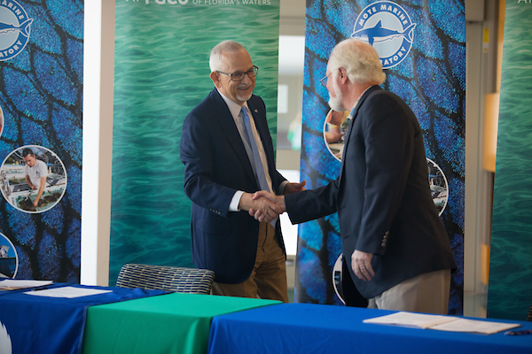 Mote signs a memorandum of understanding with Florida Gulf Coast University to address the impacts of harmful algal blooms, like Florida red tide.
