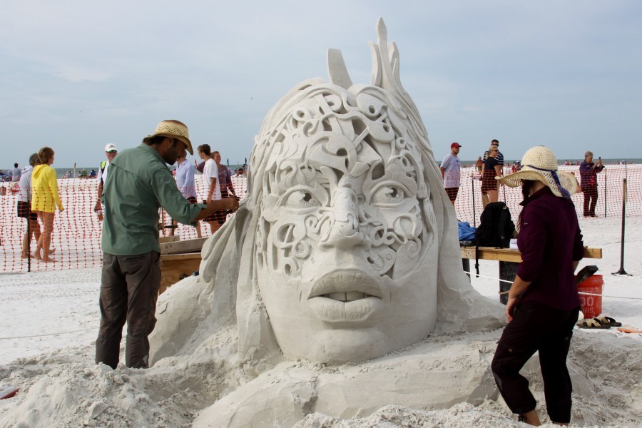 Sculptors compete during the 2015 Siesta Key Crystal Classic. (Credit Mote Marine Laboratory)