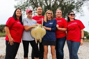 Mote staff and members of Wells Fargo's West Florida Green Team with Henry just prior to release