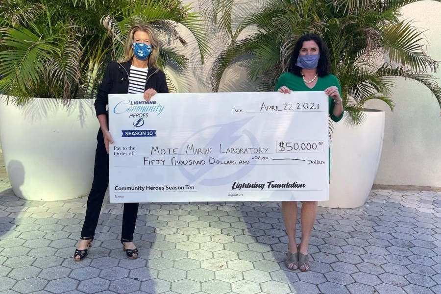 Mote Trustee Elizabeth Moore receives $50k for Mote from Tampa Bay Lightning Foundation