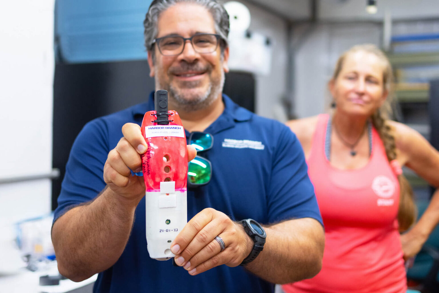 Mote collaborates with FAU to tag rays for understanding of their