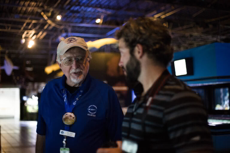 A Mote volunteer speaks to an Aquarium visitor.